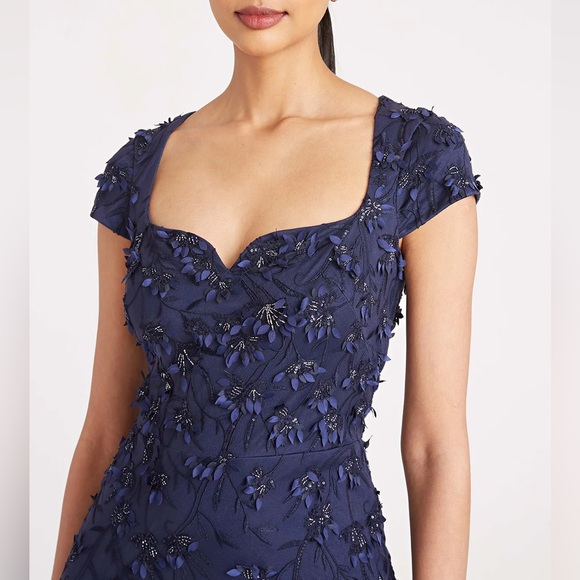 THEIA Bree Cap-Sleeve Gown NWT - Picture 5 of 12